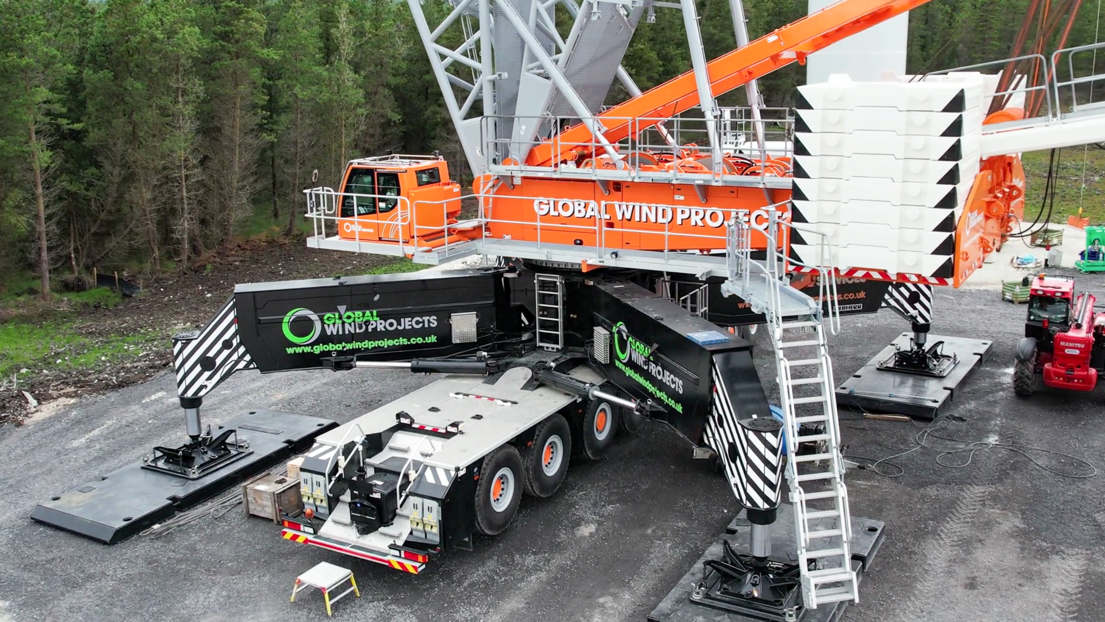 Global Wind Projects Makes Multi-Million Pound Investment in Liebherr LG 1750 Crane as It Gears up to Meet Wind Sector Demand